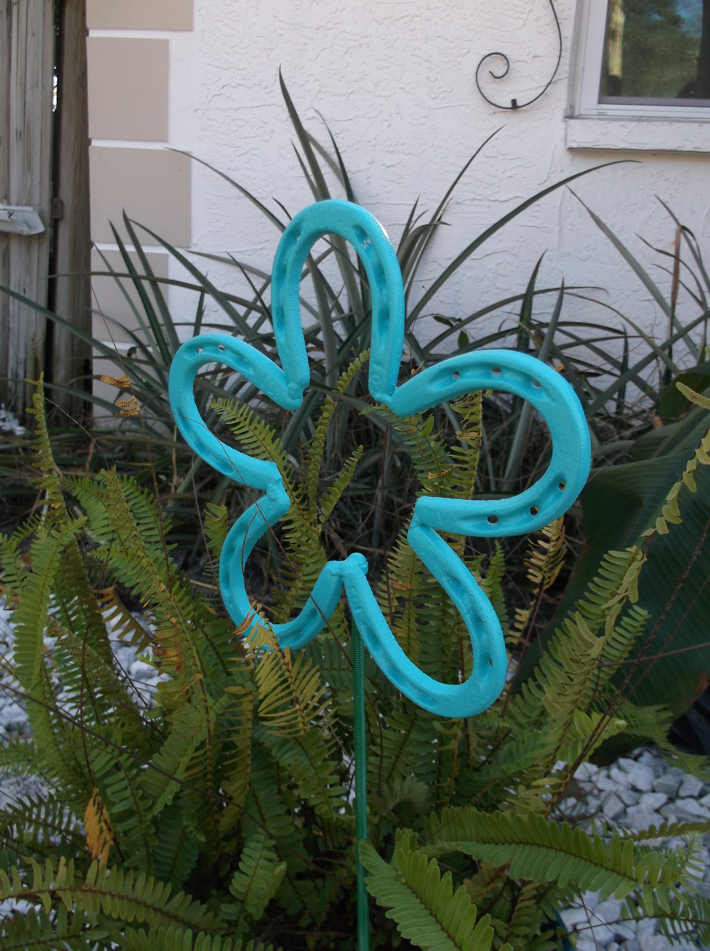 Teal Blue Horseshoe Flower, Metal Garden Stake, Spring Yard Art, Lucky Horseshoe