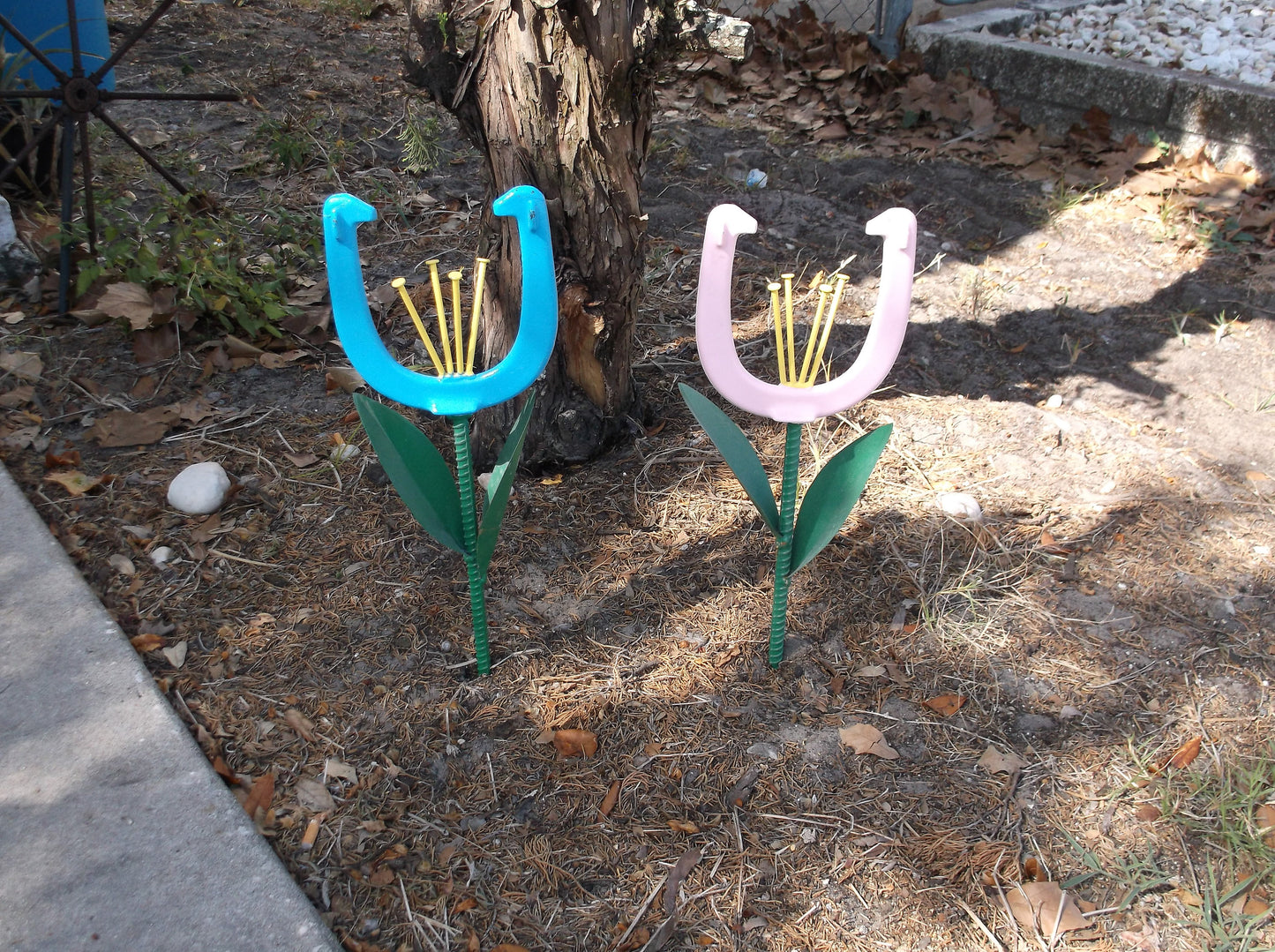Deep Blue Horseshoe Flowers, Horseshoe Garden Art, Metal Yard Art