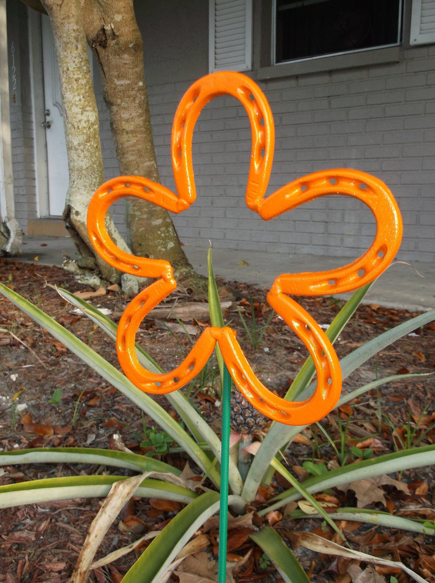 Orange Horseshoe Flower, Metal  Garden Stake, Spring Yard Art, Lucky Horseshoe