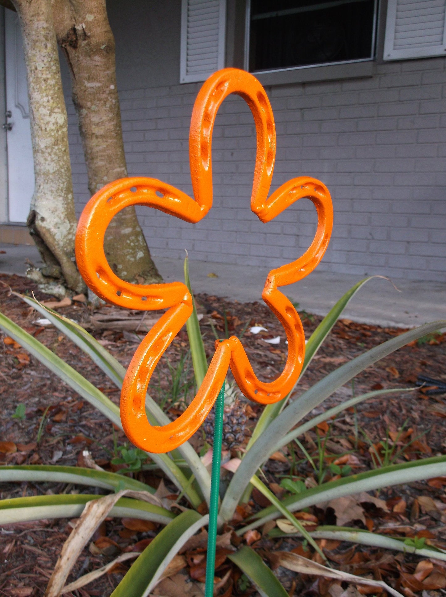 Orange Horseshoe Flower, Metal  Garden Stake, Spring Yard Art, Lucky Horseshoe
