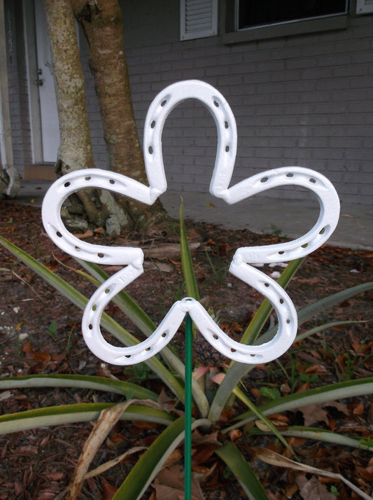 White Horseshoe Flower, Metal  Garden Stake, Spring Yard Art, Lucky Horseshoe