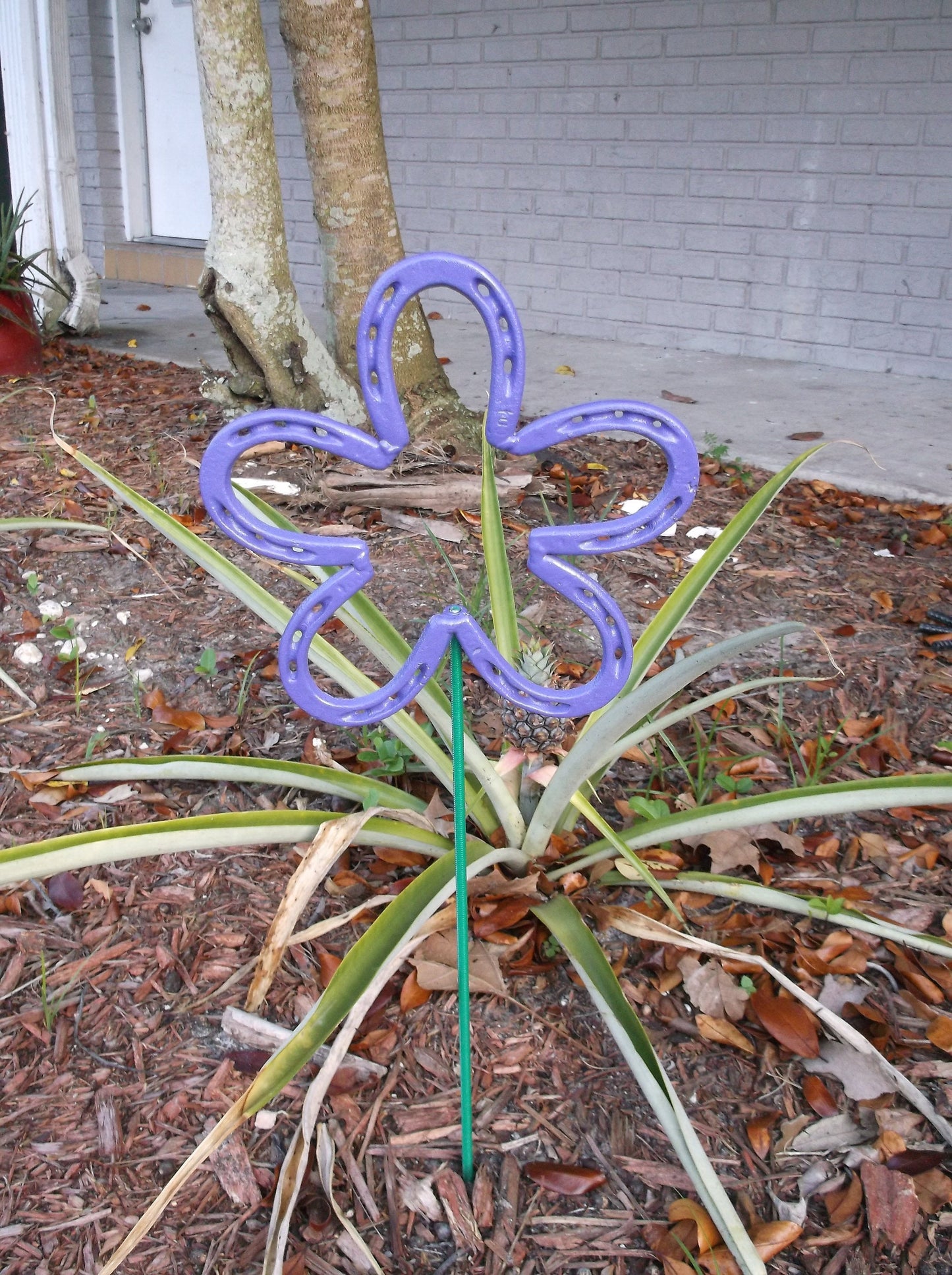 Purple Horseshoe Flower, Metal Garden Stake, Spring Yard Art, Lucky Horseshoe