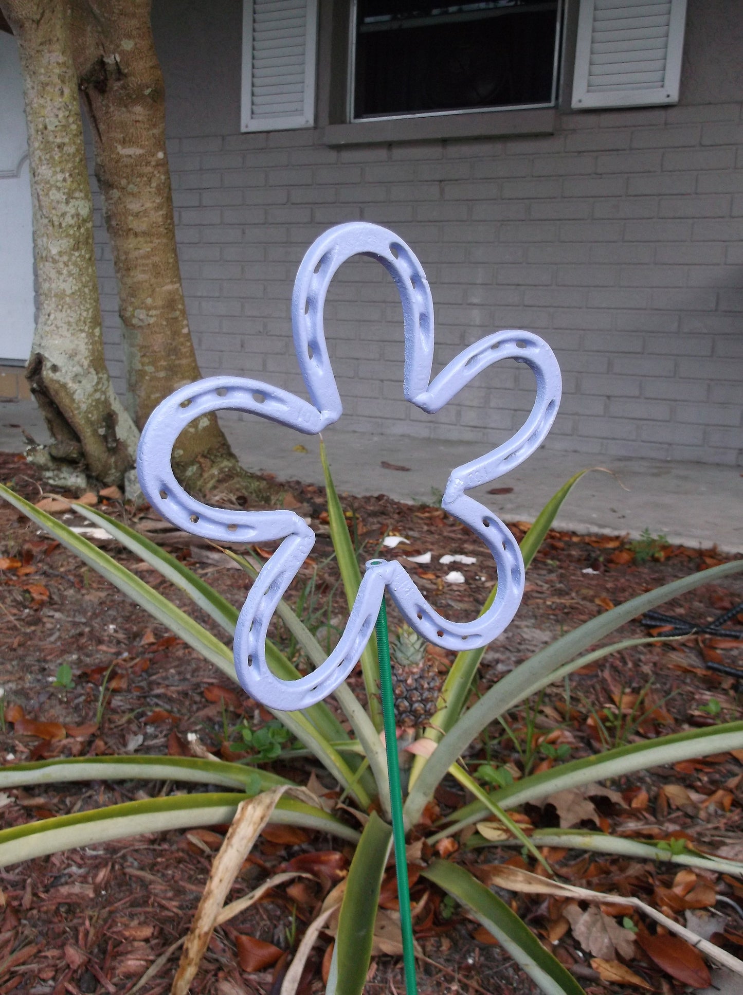 Violet Horseshoe Flower, Metal  Garden Stake, Spring Yard Art, Lucky Horseshoe