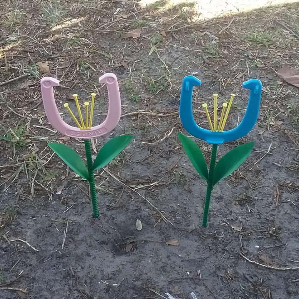 Pink Horseshoe Flowers, Horseshoe Garden Art, Metal Yard Art