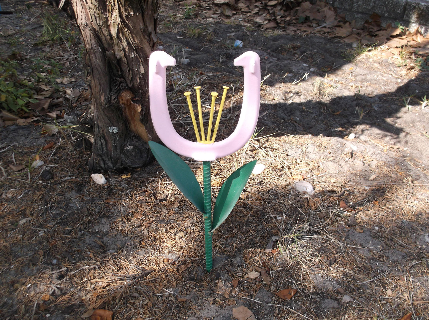 Teal Blue Horseshoe Flower, Horseshoe Garden Art, Metal Yard Art