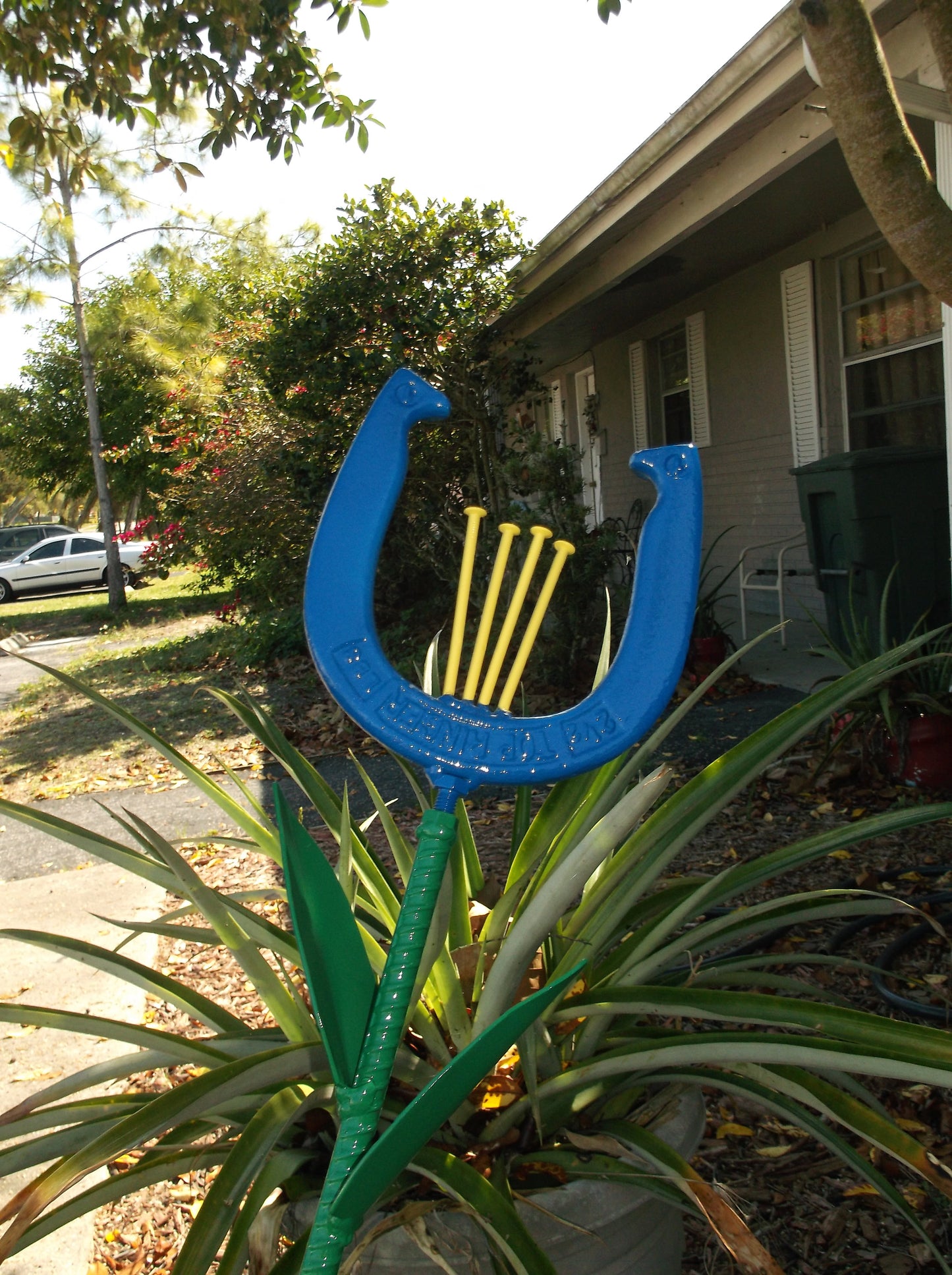 Deep Blue Horseshoe Flowers, Horseshoe Garden Art, Metal Yard Art
