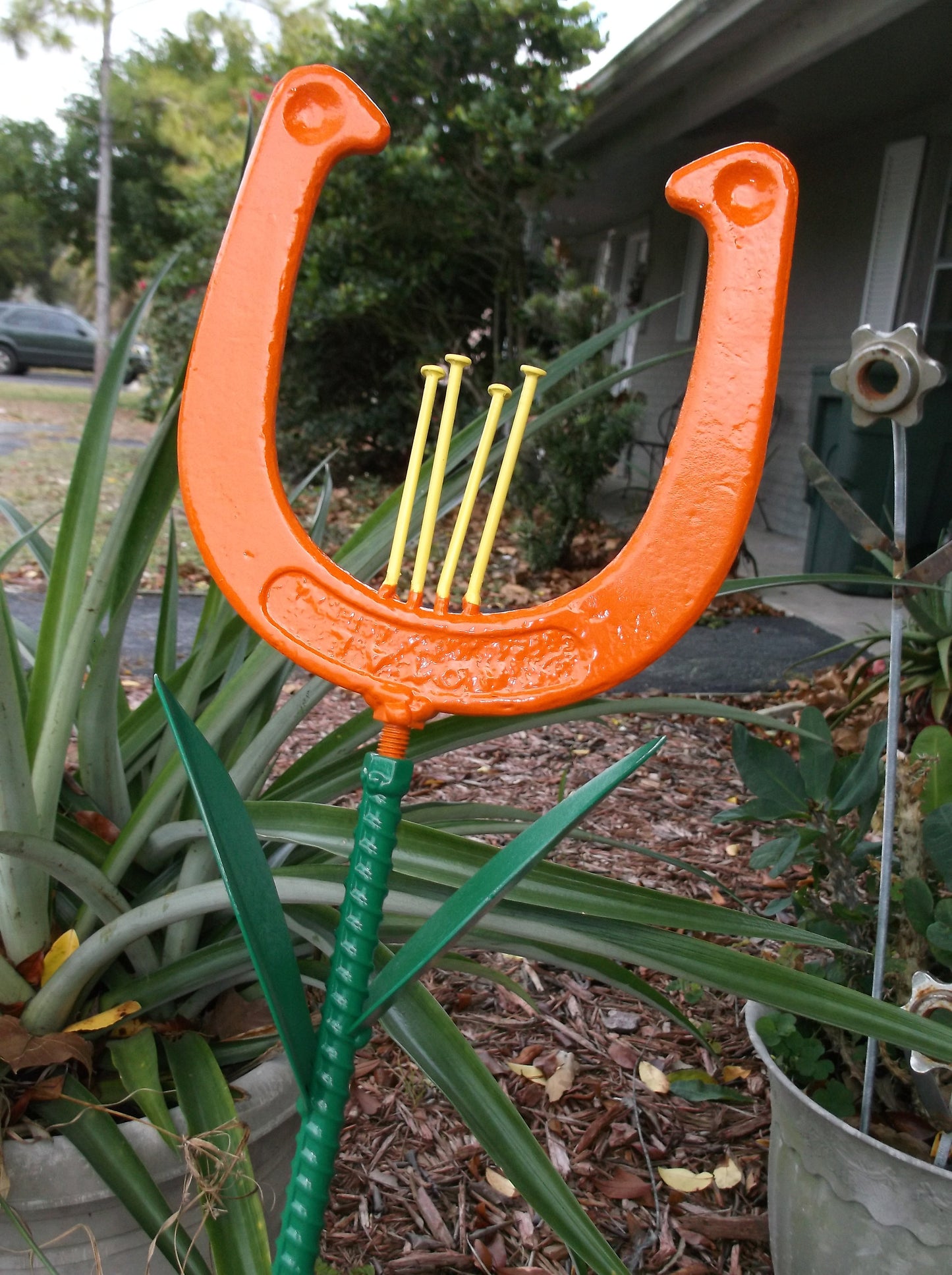 Deep Blue Horseshoe Flowers, Horseshoe Garden Art, Metal Yard Art