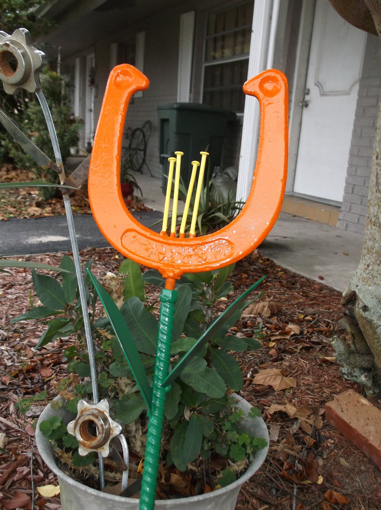 Deep Blue Horseshoe Flowers, Horseshoe Garden Art, Metal Yard Art