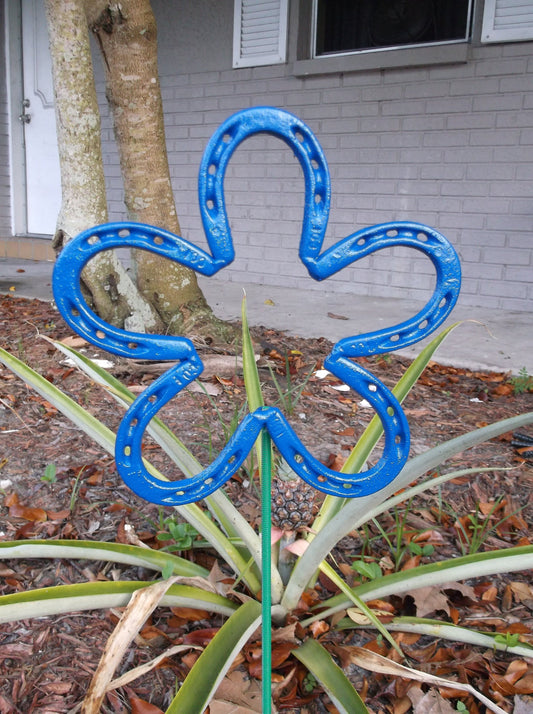 Blue Horseshoe Flower, Metal  Garden Stake, Spring Yard Art, Lucky Horseshoe