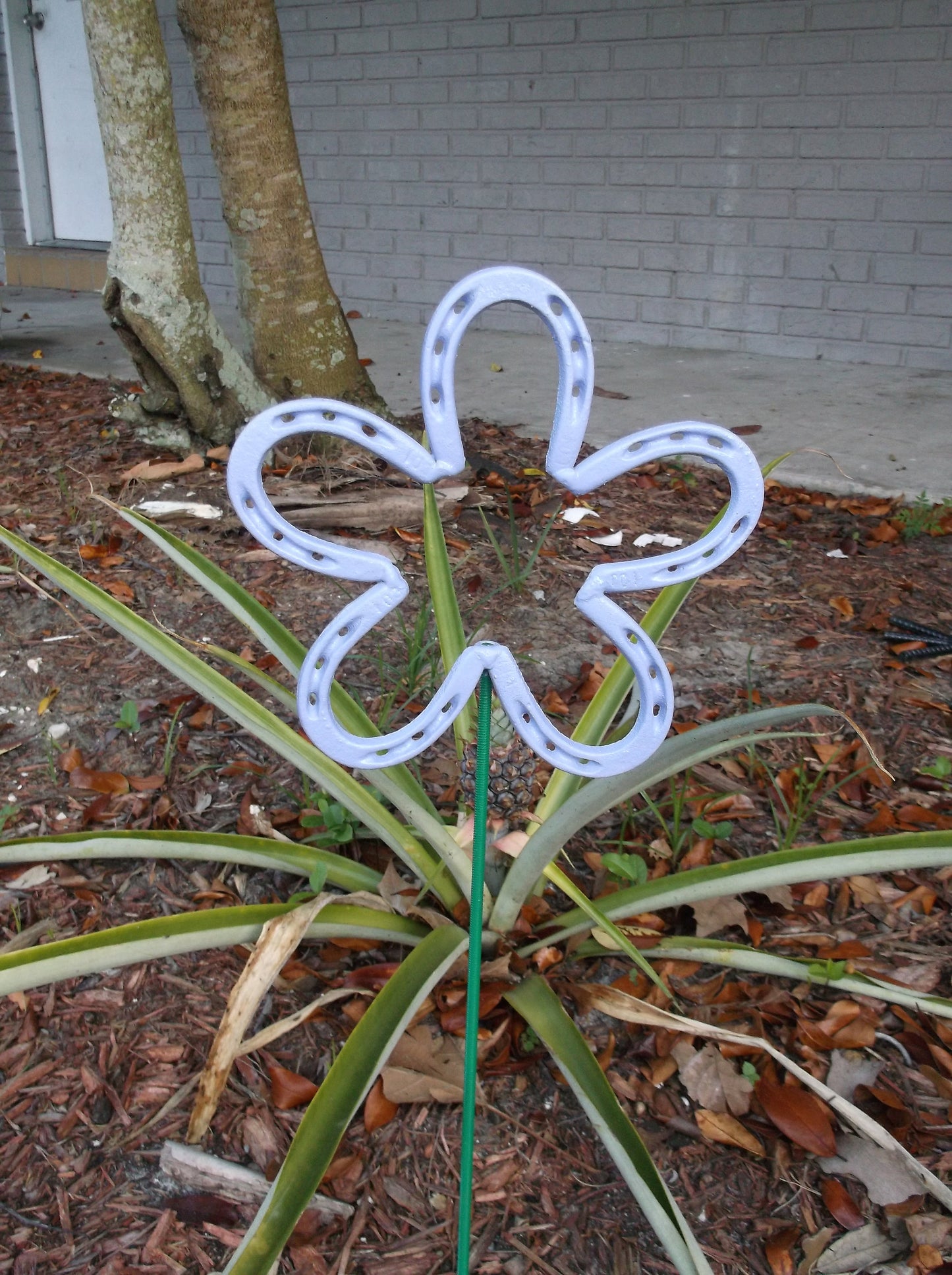 Violet Horseshoe Flower, Metal  Garden Stake, Spring Yard Art, Lucky Horseshoe