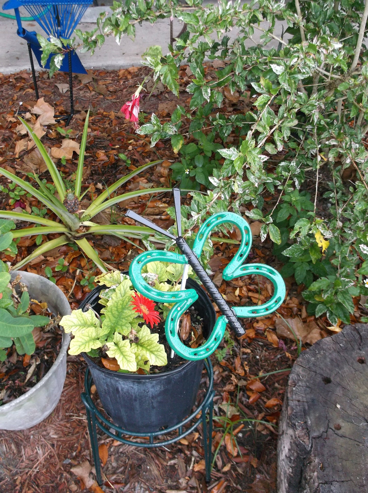 Green Horseshoe Butterfly Garden Art, Yard Stake
