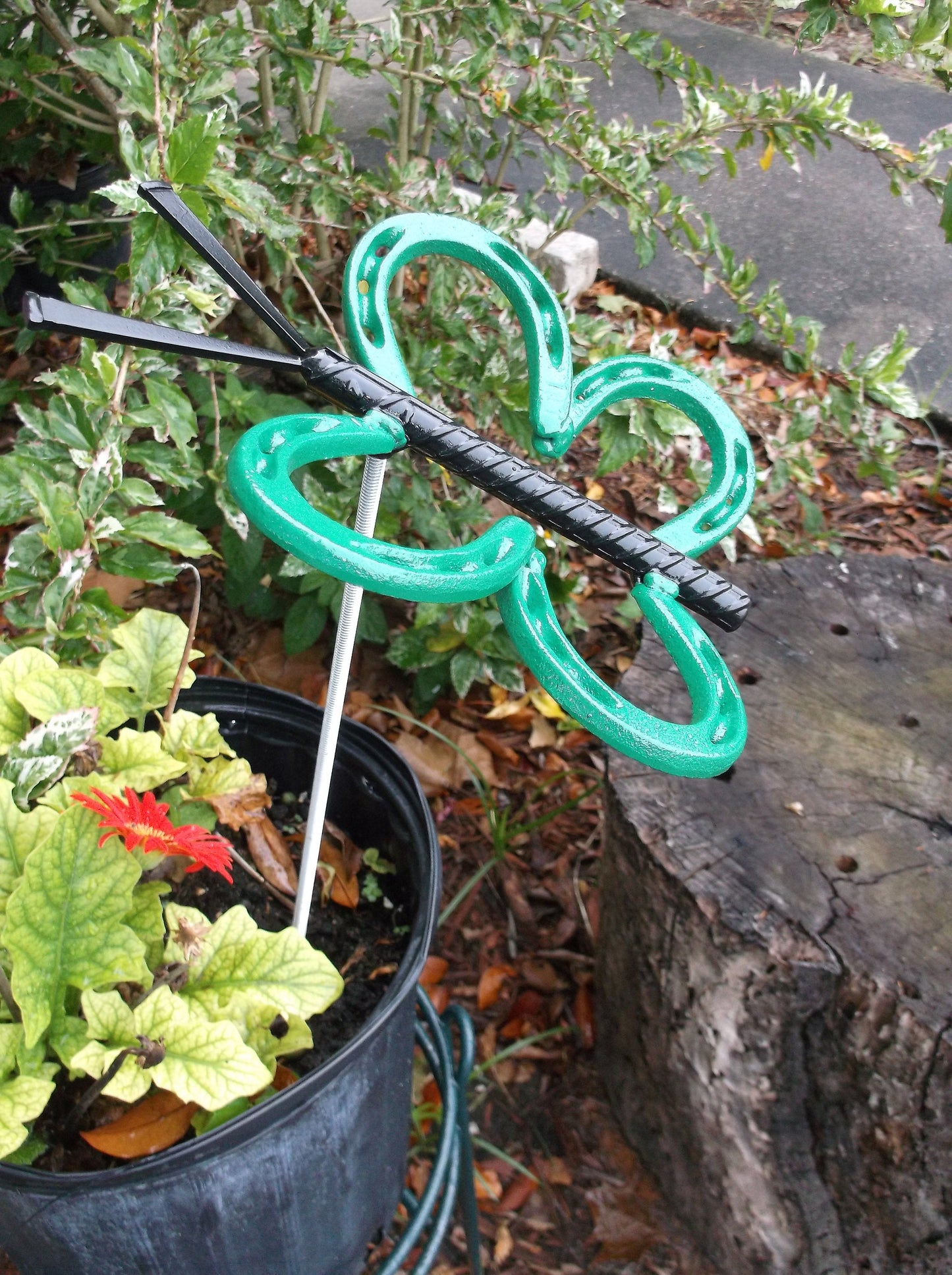 Green Horseshoe Butterfly Garden Art, Yard Stake
