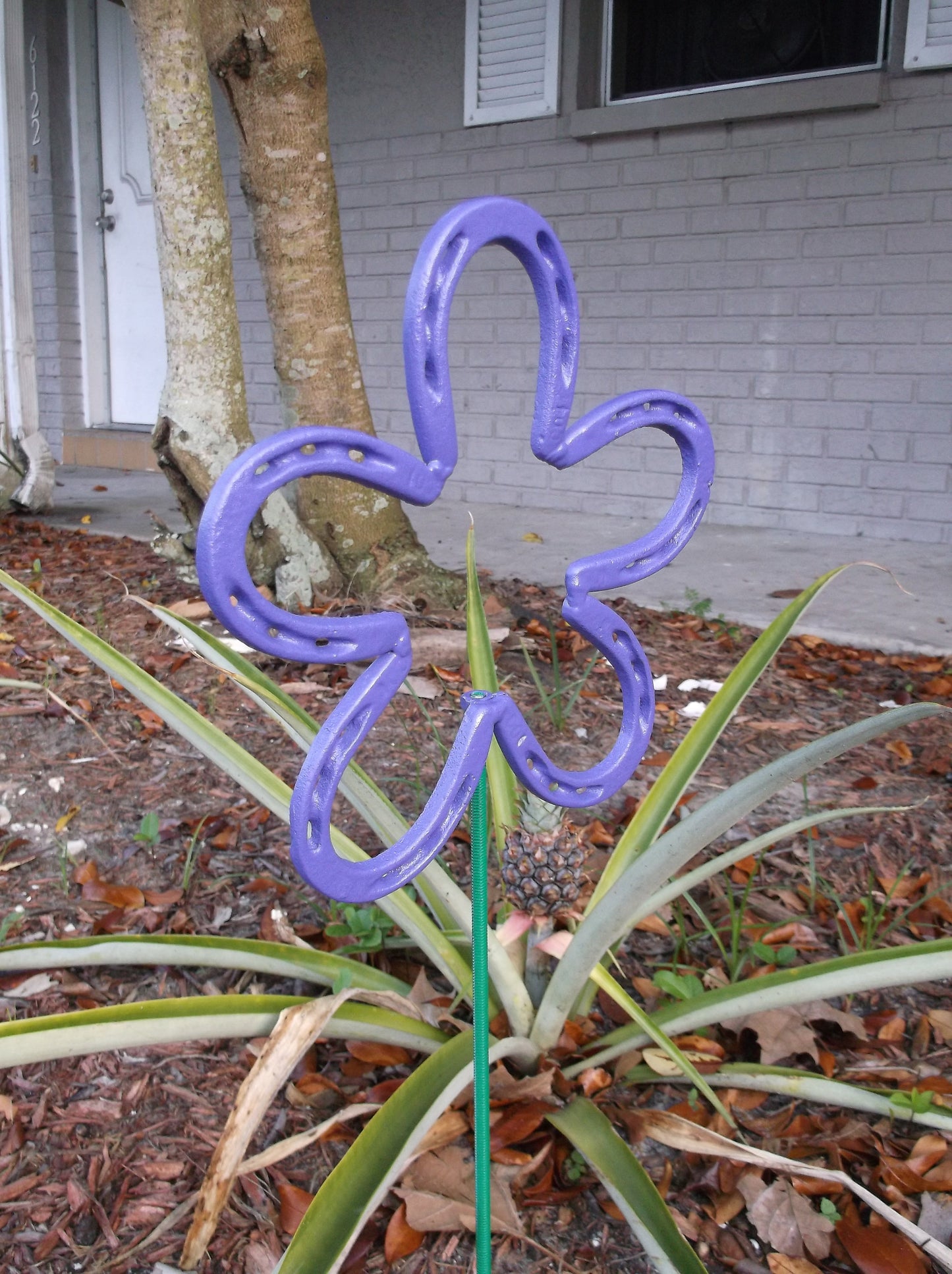 Purple Horseshoe Flower, Metal  Garden Stake, Spring Yard Art, Lucky Horseshoe