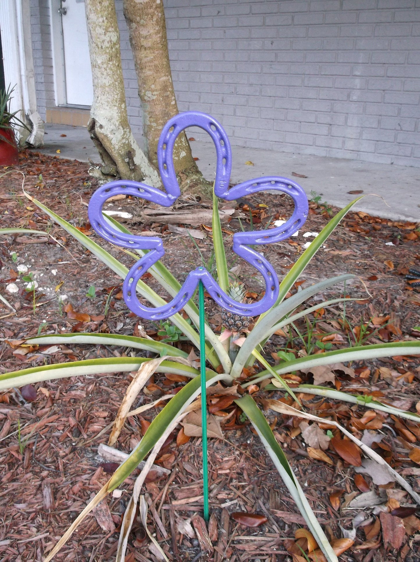 Purple Horseshoe Flower, Metal  Garden Stake, Spring Yard Art, Lucky Horseshoe