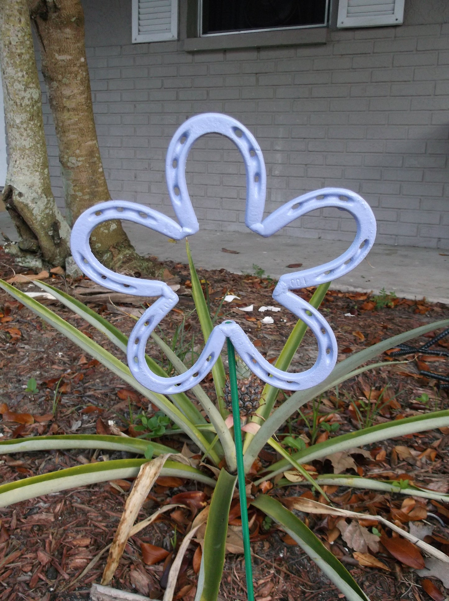 Violet Horseshoe Flower, Metal  Garden Stake, Spring Yard Art, Lucky Horseshoe