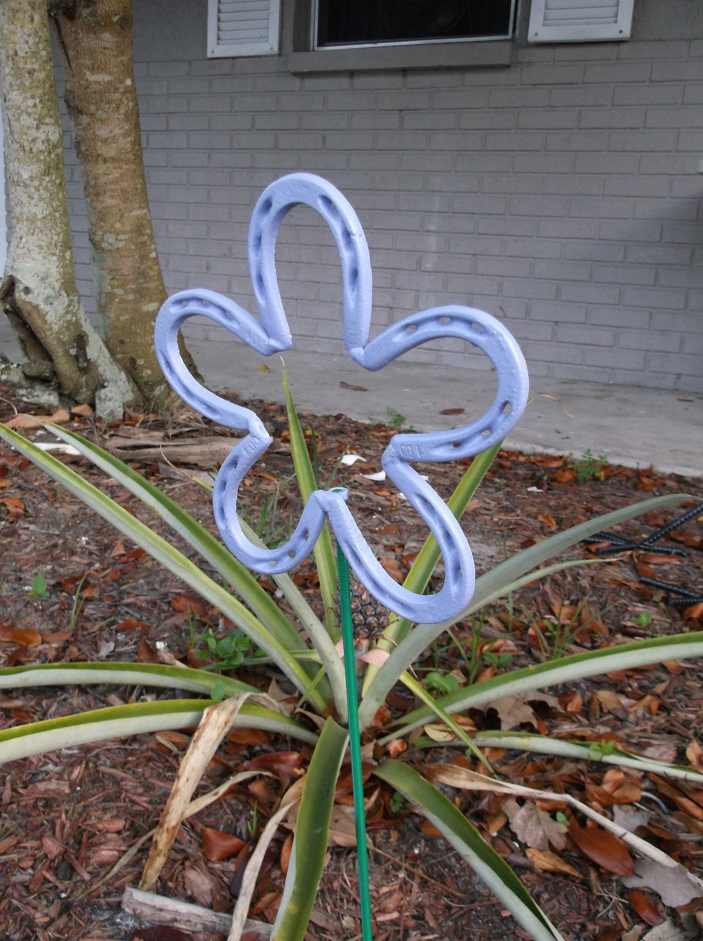 Violet Horseshoe Flower, Metal  Garden Stake, Spring Yard Art, Lucky Horseshoe